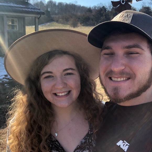 Meet your Posher, Ariel - Picture 1 of 1